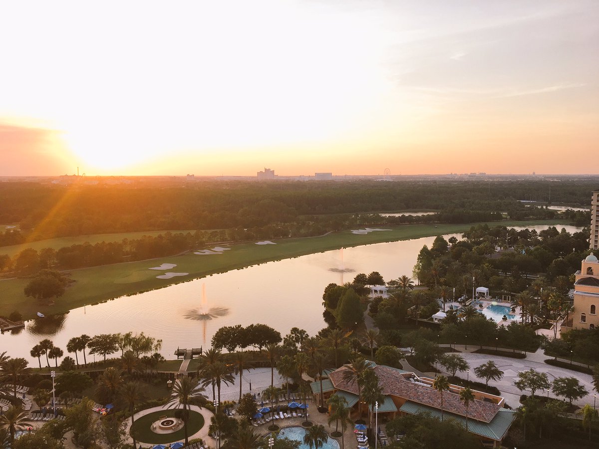 ross2e's tweet photo. Tough digs for the 2017 #pharmamarketing summit. DM if you're at the event and want to connect! @2eCreative https://t.co/ZKeR5gz15H
