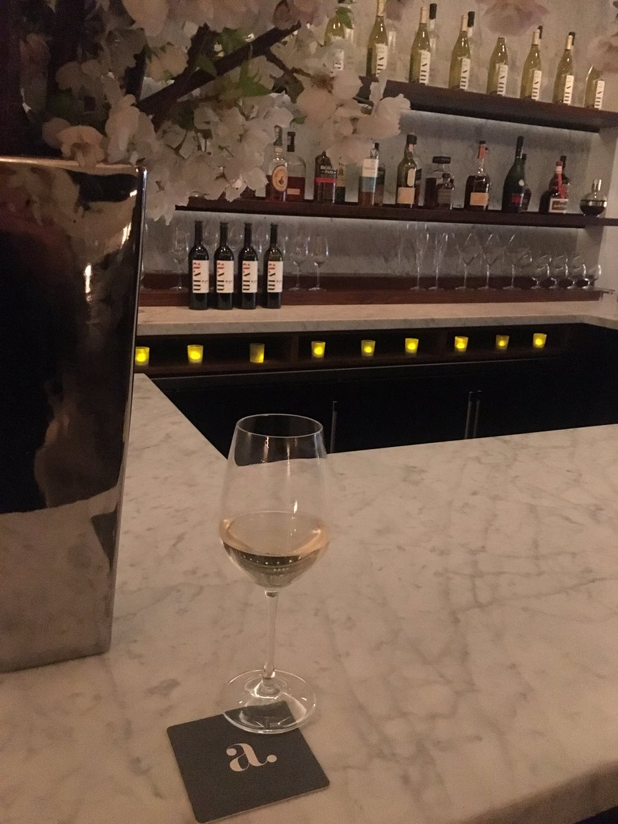 gina_maruschak's tweet photo. Having an #avinfirsttaste of https://t.co/B9iRlJbOns Chardonnay at AKA Central Park's beautifully re-designed a.lounge! @Stayaka https://t.co/5Lc7CRDK38