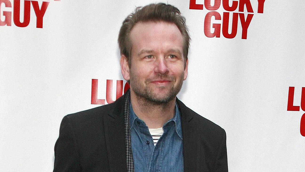 Wishing Dallas Roberts a Happy Birthday today!!  