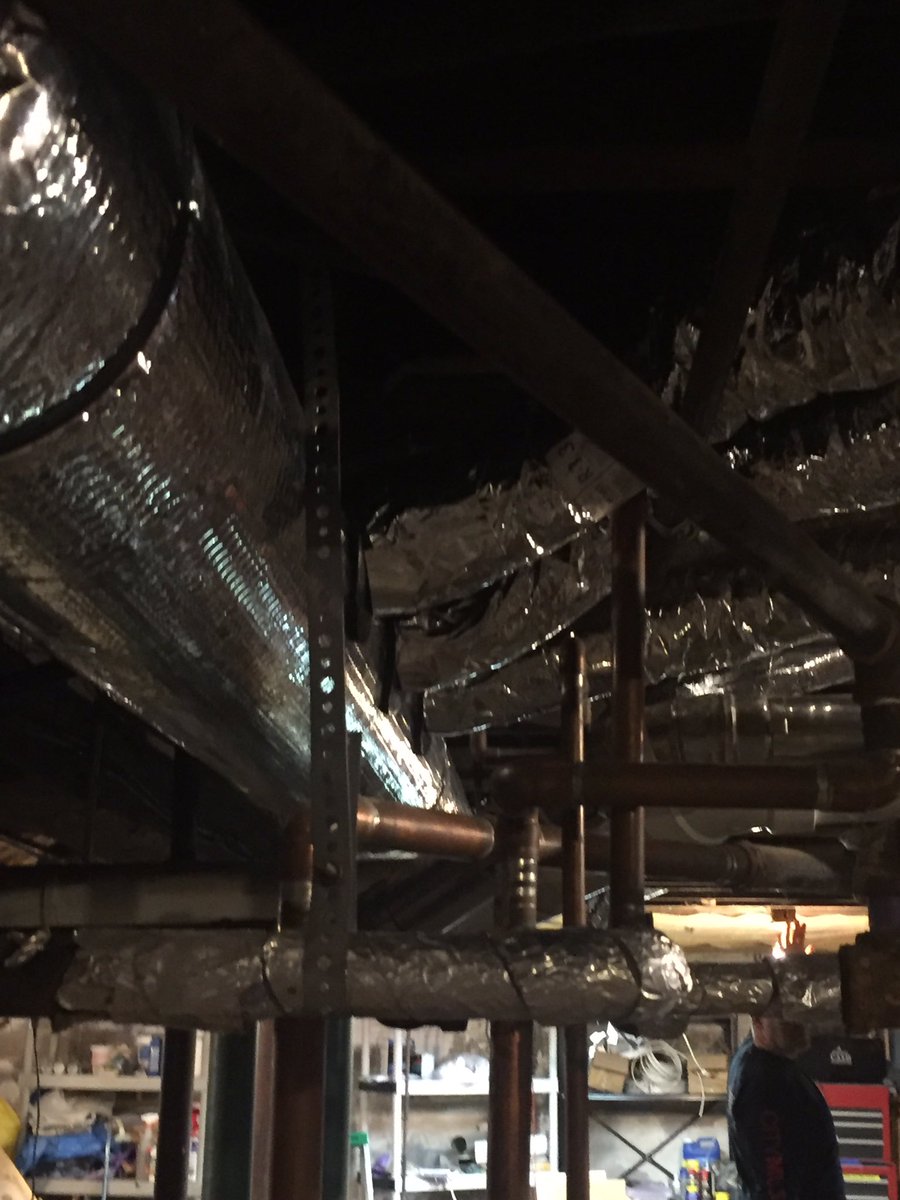 UnifiedMech's tweet photo. Weaving ducts through a bunch of pipes? With a #unicosystem you can! https://t.co/8H8mgKp0rS