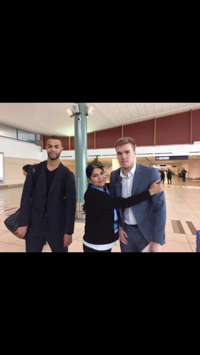 DrunkLeon's tweet image. #captainconnor looks uncomfy lmao