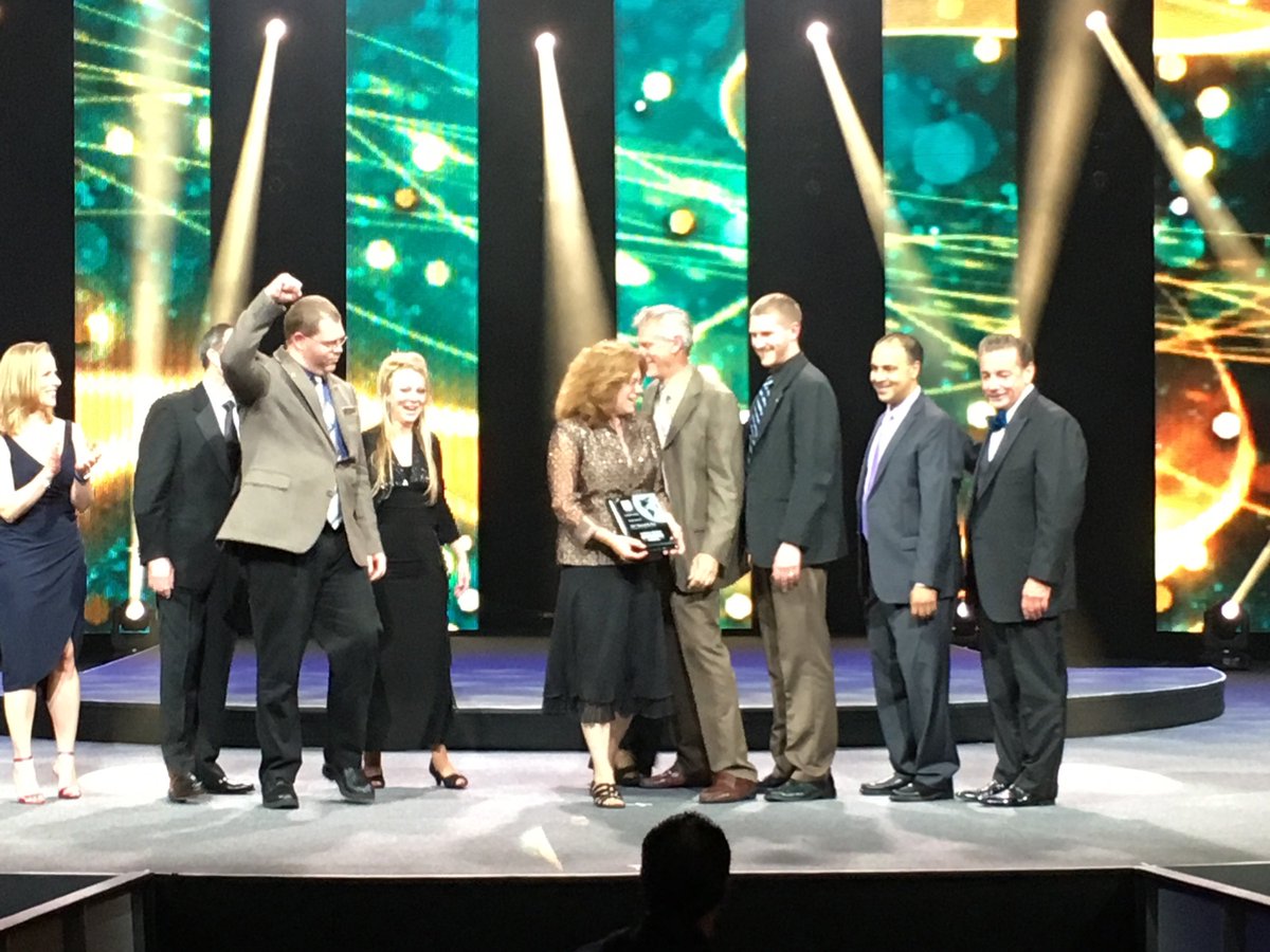 WenatcheeCS's tweet photo. WE WON HOTEL OF THE YEAR!!!!!! @ChoiceHotels #ChiConv17 https://t.co/BDXFOgYqvY