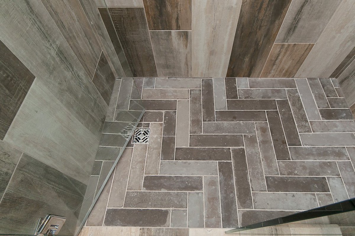 LittleStarRenos's tweet photo. All zigs and zags #vancouverrenovations #tile #design #eastvancouverhomes #loveyourhome https://t.co/xsm6vOY7UI