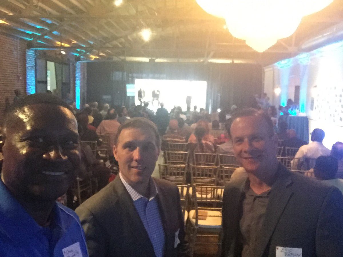Cddonnelly2019's tweet photo. At the UPS Store Pitchoff in KC!  Awesome turnout, #small biz @CP_UPS_BRGs @CP_UPSers https://t.co/Ch1WkeKfeR