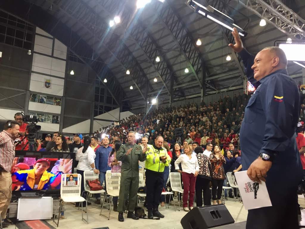 ConElMazoDando's tweet image. Cabello: Mi reconocimiento a la GNB y PNB por la defensa diaria contra el fascismo - wp.me/p7jxjR-tCn