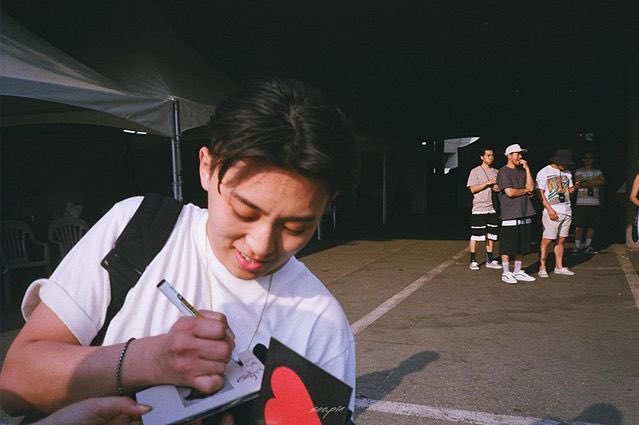dprliveupdates's tweet photo. king of fan service | cred soo.pia https://t.co/440hY78Y5f