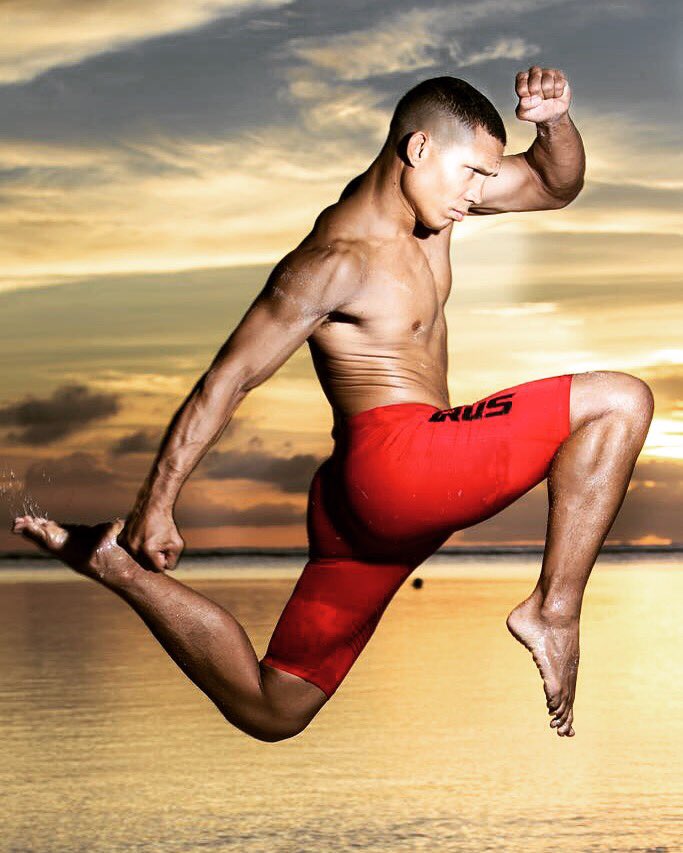 JonCruzTuck's tweet photo. Flying knees=>Smash thru #Humpday #UFCSingapore ๐ฅ#SPRSYN #ITELifeinMotion #virusintl
#DNAINC #GuamWindwardMemorial
#JJGlobalServices https://t.co/F4HkyKV29b