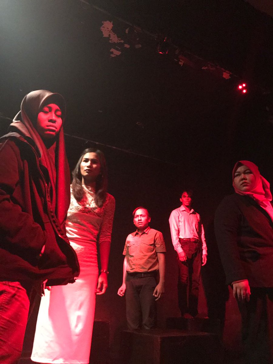 creeptheatrics's tweet photo. #kamihalimunan day 1 done. Alhamdulillah. Pementasan masih berbaki 4 hari. :) Info&amp;ticketing: 013-487 1843 (aqwa) https://t.co/hjaa4RlzXA