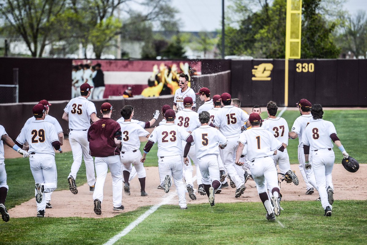 CMUBaseball's tweet photo. #FireUpChips #celebration #Walkoff https://t.co/xPcx1mFFTj