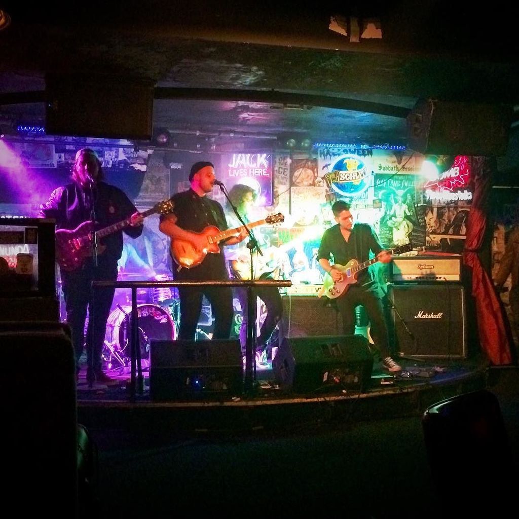worldclasskid's tweet photo. Awesome gig last night at Frankie's Pizza...Marvell boys were killing it!🍕🎸🍺😜 @we_are_marvell #frankiespizza #gig #band #live #proudmum #ma… https://t.co/Vf6g7R926Z