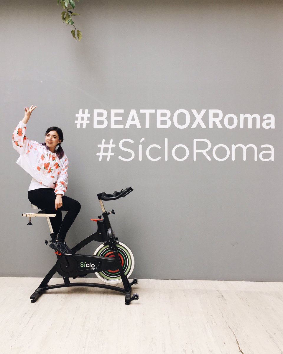 Hoy en clase de <a href="/siclomx/">Síclo</a> y #Beatbox para apoyar la iniciativa #TiedTogether ✨👊🏻 
Me encanta la nueva sucursal #BEATBOXRoma #SícloRoma 🥊🚴🏼
