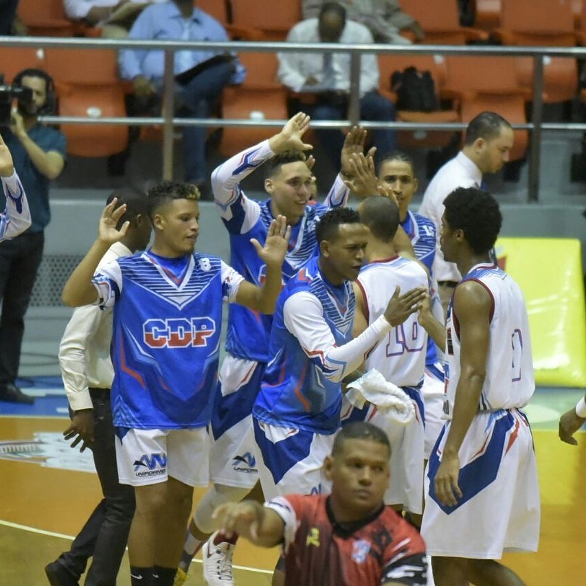 Abasaca2017's tweet photo. #PN 65 🏀 #CDP 78 🏀 
Final del ⌚ 3er:cuarto
#ABASACA #abasaca #basketsantiago https://t.co/Y0cKHGylWq