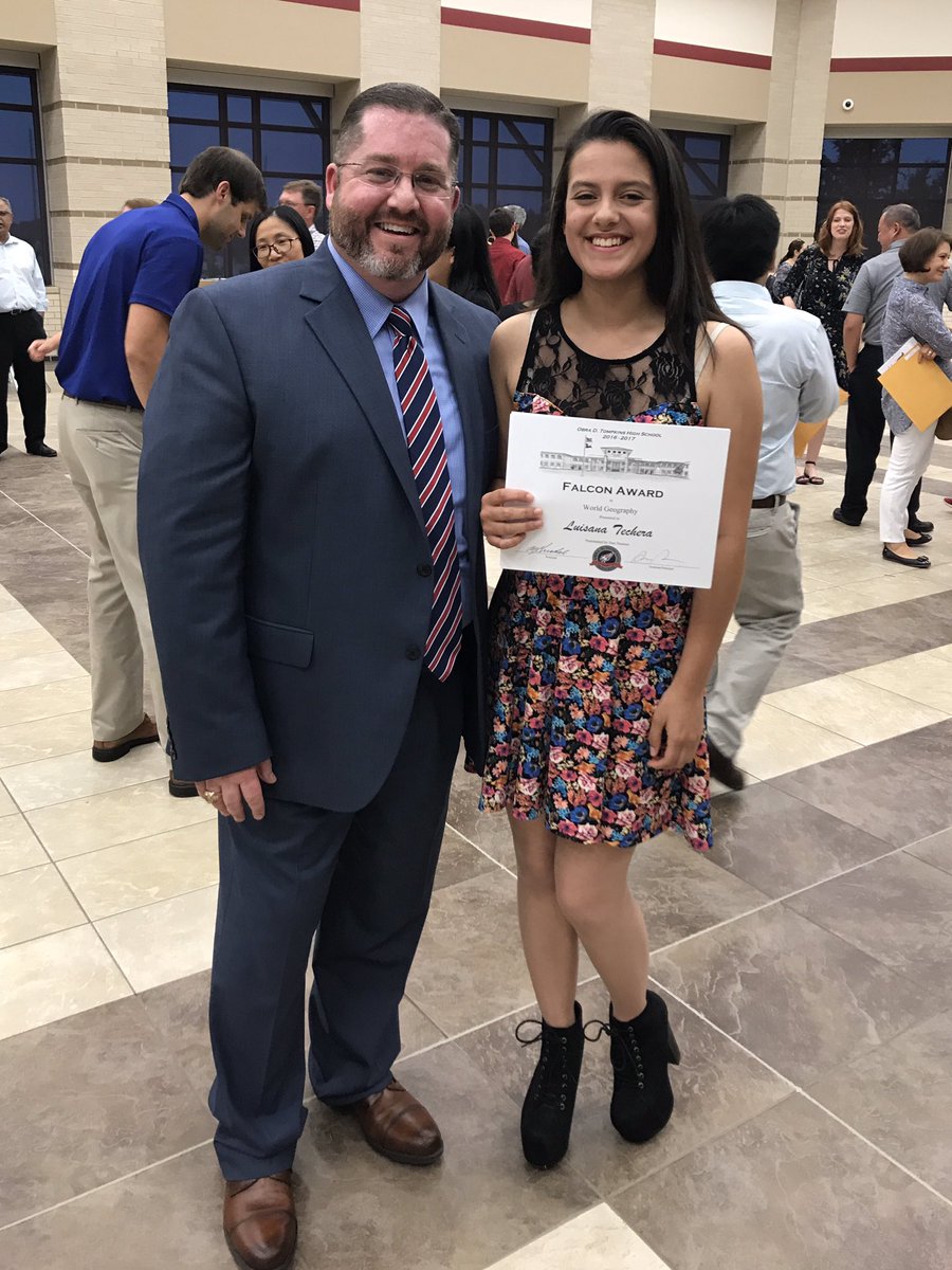 MrNesossi's tweet photo. 2 of my finest honored @TompkinsHS 9th Grade Awards Night. #geogeniuses #gr8day2beafalcon #fp1440 https://t.co/3YvjcpM44X