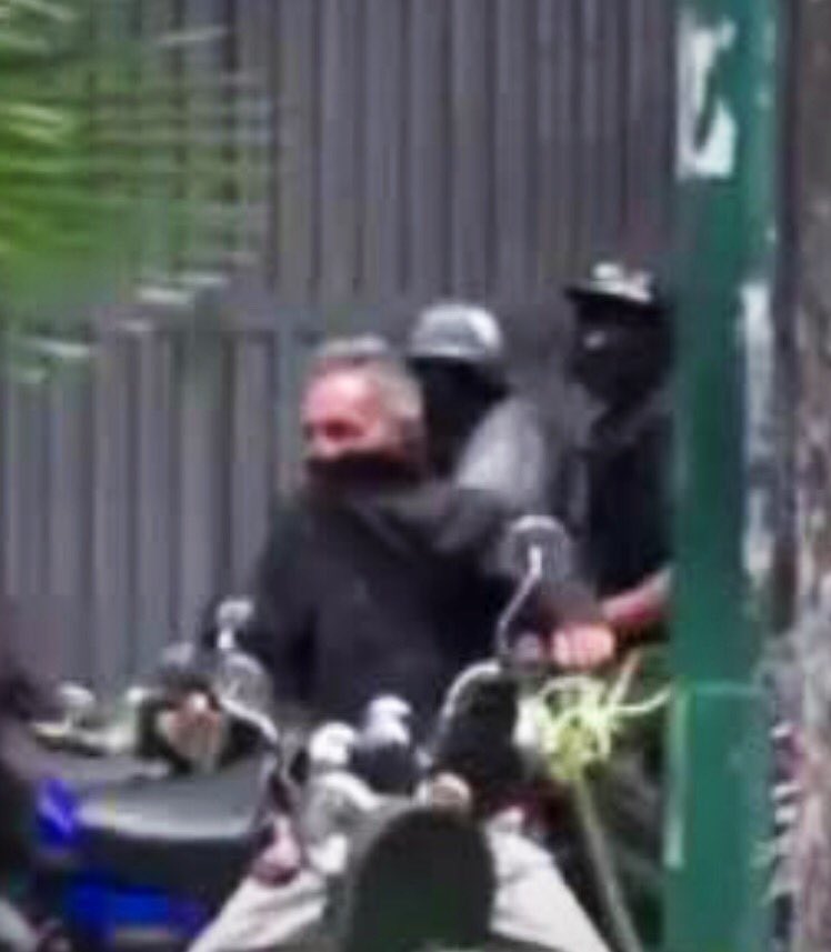 AlfonsocaroVe's tweet photo. Hoy Dirigiendo los Coletivos con cara tapada y casco el dirigente Chavist Madurista Freddy Bernal dirigia comandos armados contra opositores https://t.co/jdVQ6BgLb5