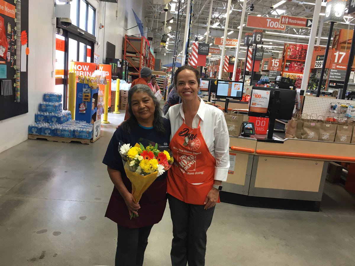 0616MoValleyHD's tweet photo. SM Delaine recognizing our janitorial associate for Mother's Day https://t.co/S1QBsEw97W