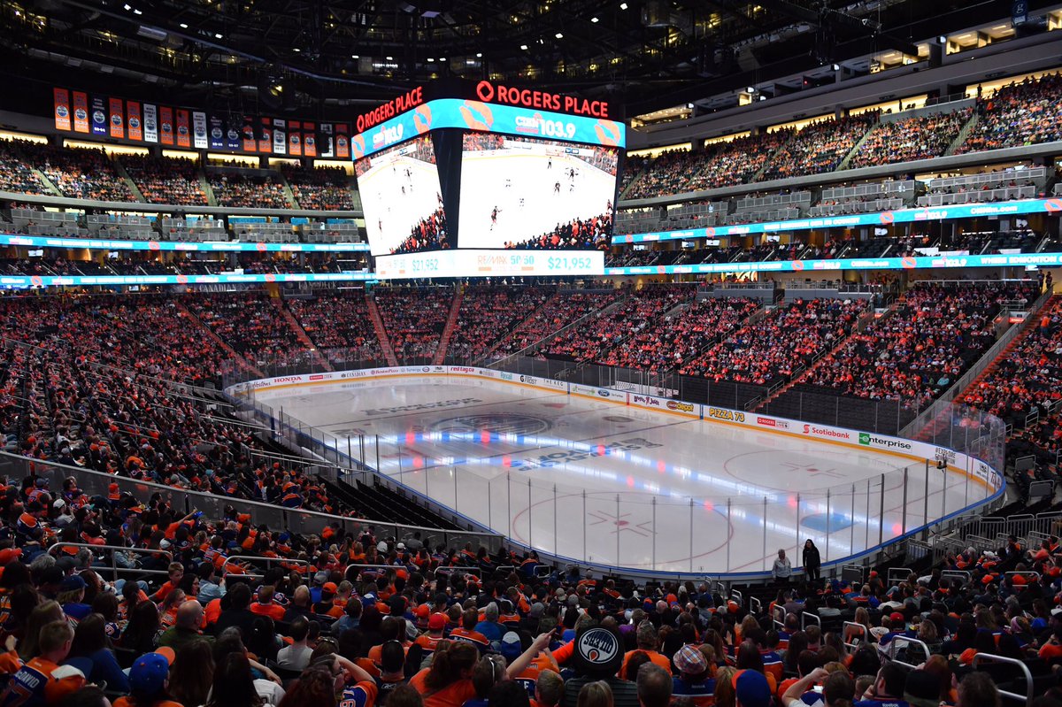 RogersPlace's tweet photo. Puck drop is just 30 minutes away &amp; the #OrangeCrush is ready for the Watch Party at #RogersPlace! #LetsGoOilers https://t.co/PHto5tlbWT