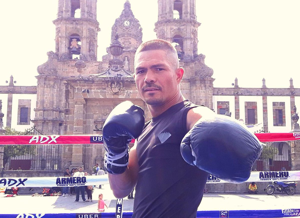 Estallan los primeros bombazos en <a href="/ZapopanGob/">Gobierno de Zapopan</a> 
#SabadosDeBox 13/may
<a href="/TequilaArmero/">Tequila Armero</a> 
<a href="/oskuchle/">Oswaldo Küchle</a> facebook.com/prensapromocio…
