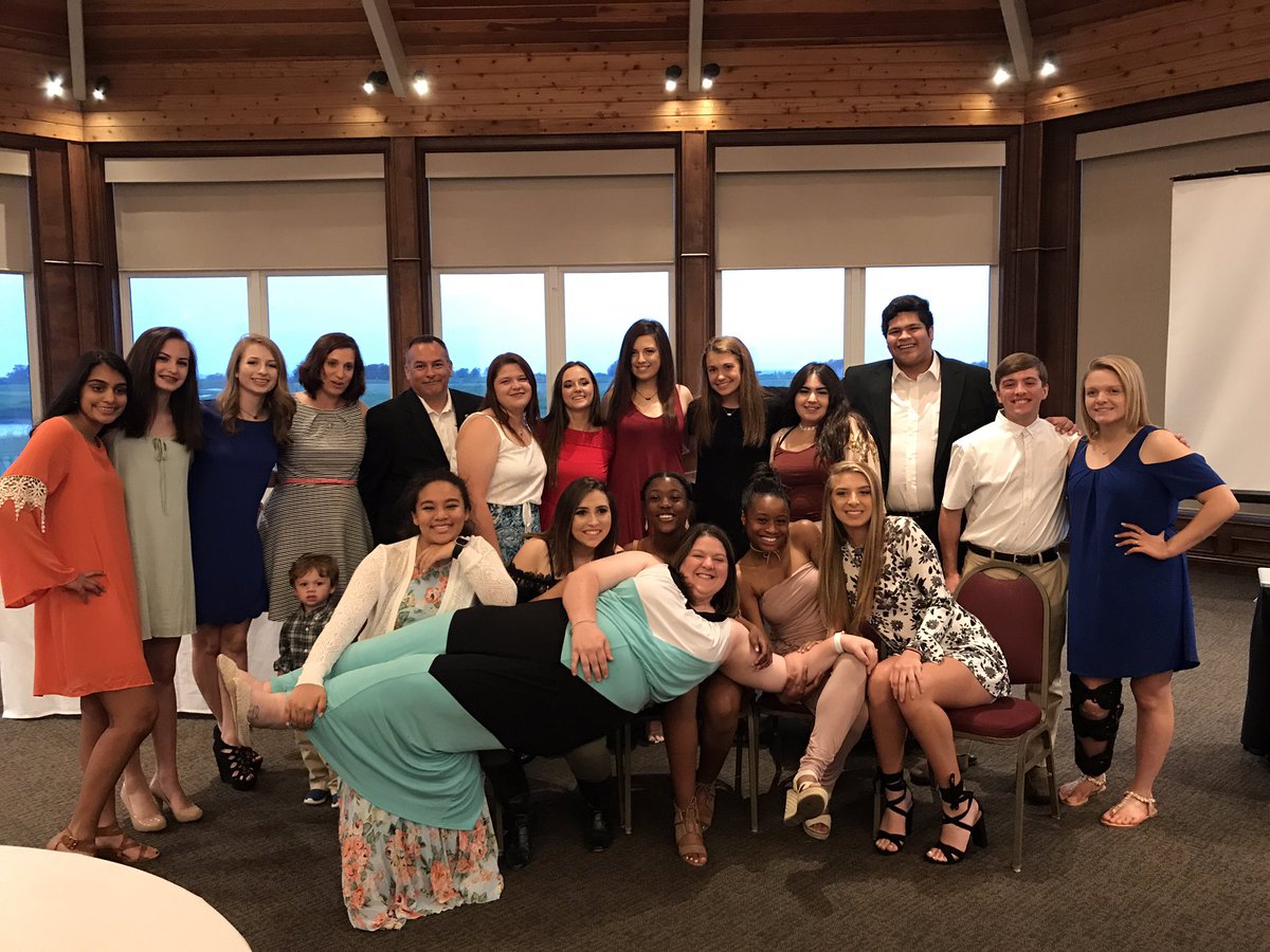 TonyaGuillamun's tweet photo. Lone Star HS Athletic Trainer Banquet 2017
#trainermom #lonestarhs #kenziegrace @LoneStarAT https://t.co/hjSYdrZRQl