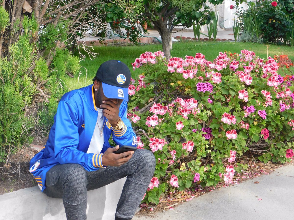 famouslos32's tweet photo. Me texting a Cavs fan " I got a stack on the Warriors wassup ? " 😂 W/@lids #livelids https://t.co/GtuLxeobGq