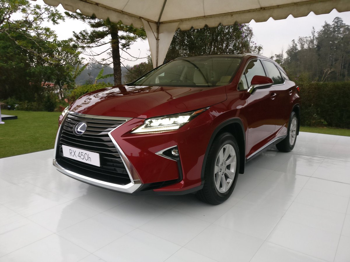 eshanshetty's tweet photo. We drive the range of @lexusindia_ cars in Ooty today. On offer are the ES300h, RX450h And LX450d. (h=hybrid) @Zigwheels https://t.co/i18qS1ZLtU
