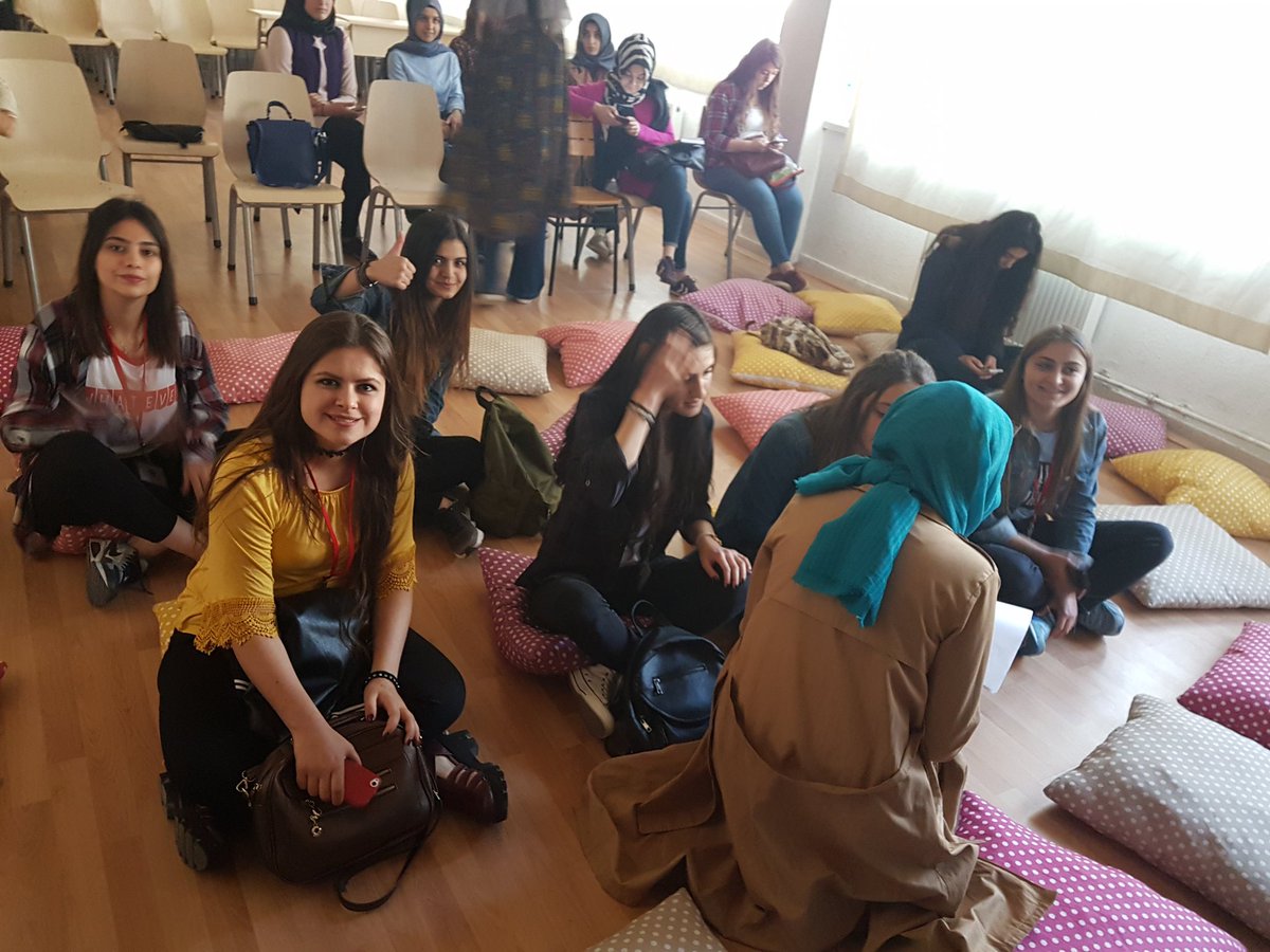 Atölyeler başlıyor! Eğitimde İletişim ve Beden Dili çalışması için drama salonundayız!  #kastamonupdrgunleri