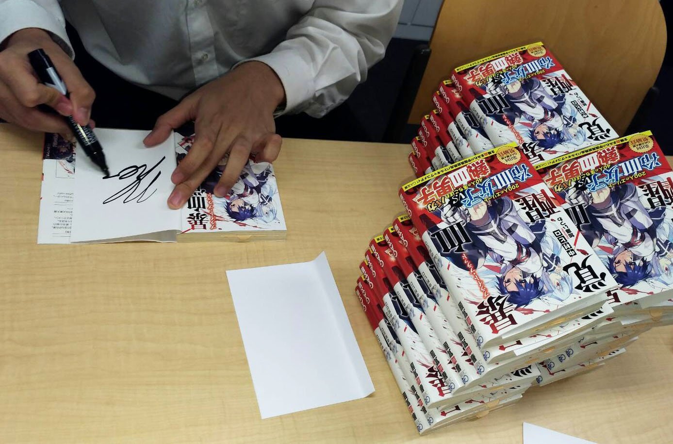 みっひー Ga文庫 今週末発売 なga文庫5月刊 暴血覚醒 ブライト ブラッド 著者の中村ヒロ先生にサインを入れていただきました こちら一部書店 現在店舗の調整中です にて発売予定でございます お楽しみにっ ｻｲﾝ T Co