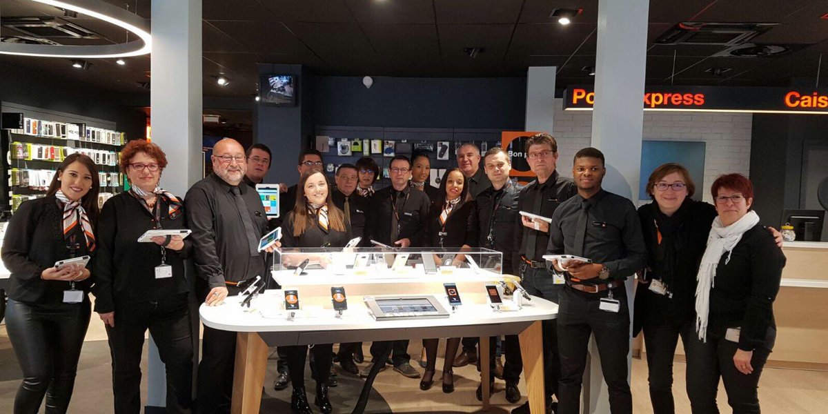 Fier d’inaugurer ce jour le #Smartstore #Orange de #Montargis avec <a href="/doorjean/">Jean-Pierre Door</a> @Montargis_  cc <a href="/CColomes/">Carole Colomes</a> <a href="/EtienneBordry/">Etienne Bordry</a>