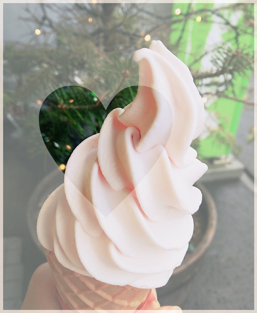 サクラみるくソフト🌸
半額で150￥だった〜!!太る〜誘惑に負けた😂
