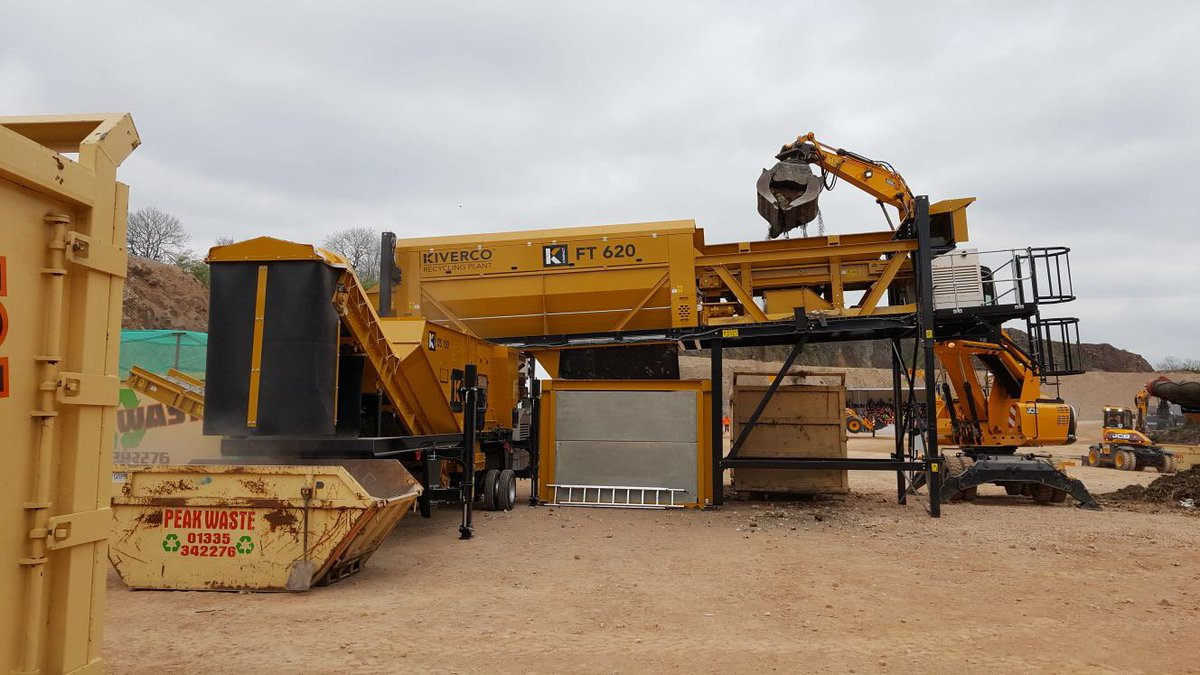 kiverco's tweet photo. More #kivercocompact demos today @JCBmachines Waste and Recycling Event #feedertrommel #pickingstation #densityseparator https://t.co/XanvxdwAz3