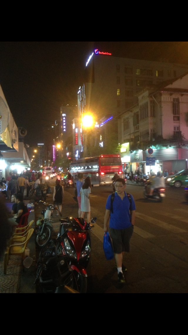delynarmadelyn's tweet photo. District one, ho chin Minh, Vietnam https://t.co/OzB5cTAMWb