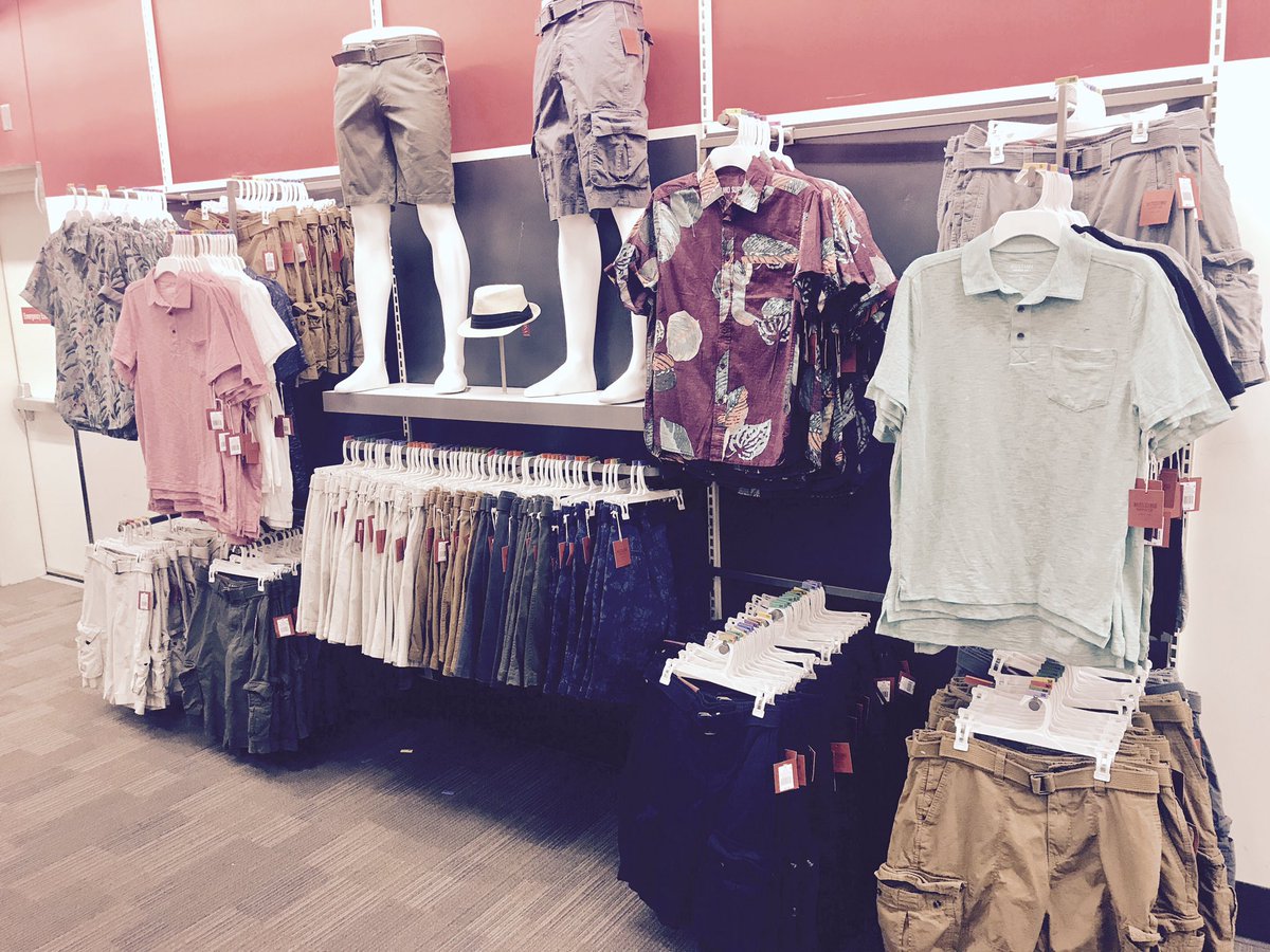 Angelsan2475's tweet photo. Denim &amp; short shop in mens department! Shopability , balance and impactful. #t2475 #bronxterminal @StevenRosini https://t.co/72LC3QJ5CW