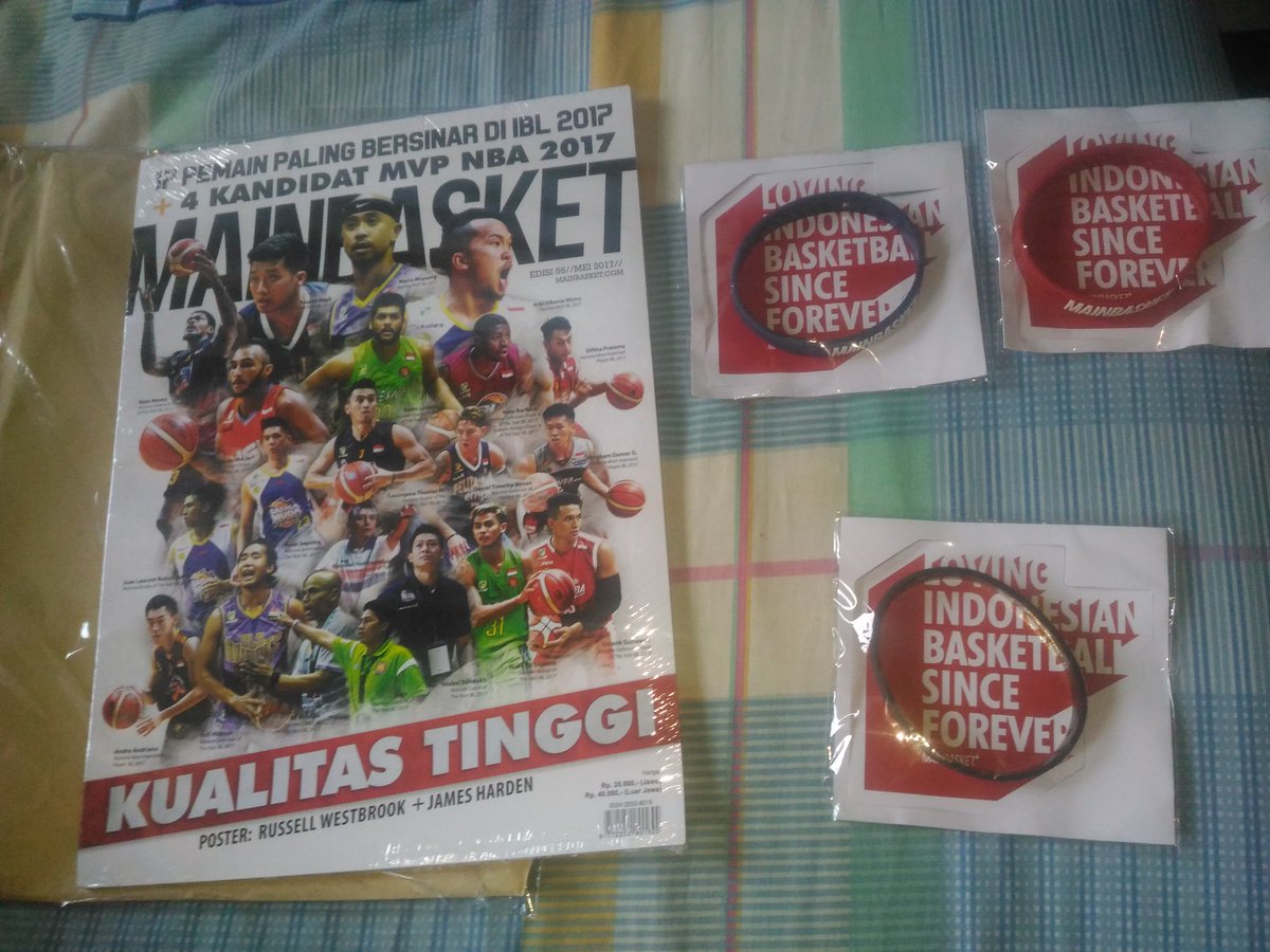 <a href="/mainbasket/">Majalah Mainbasket</a> udah dari minggu lalu penasaran, akhirnya pulang dari luar kota disambut ini di kamar. Thank you <a href="/MainbasketStore/">MainbasketStore</a>