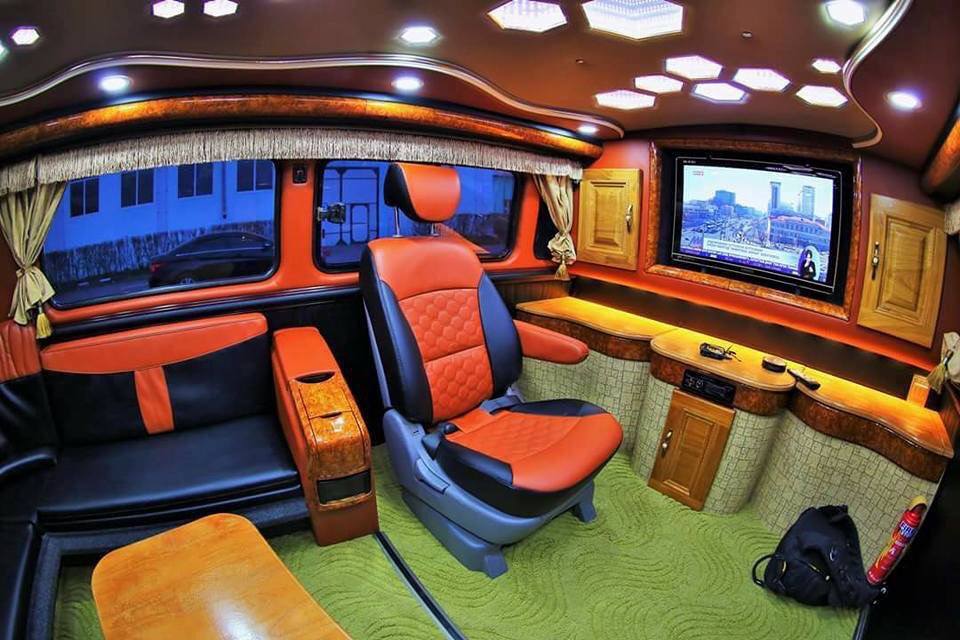 SBLogisticsLLC's tweet photo. Монгол залуусын жуулчдад зориулж янзалсан фургон гэнэ. 
Гайхалтай бүтээлч ханджээ. https://t.co/0iKewy6er7
