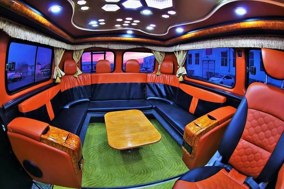 SBLogisticsLLC's tweet photo. Монгол залуусын жуулчдад зориулж янзалсан фургон гэнэ. 
Гайхалтай бүтээлч ханджээ. https://t.co/0iKewy6er7