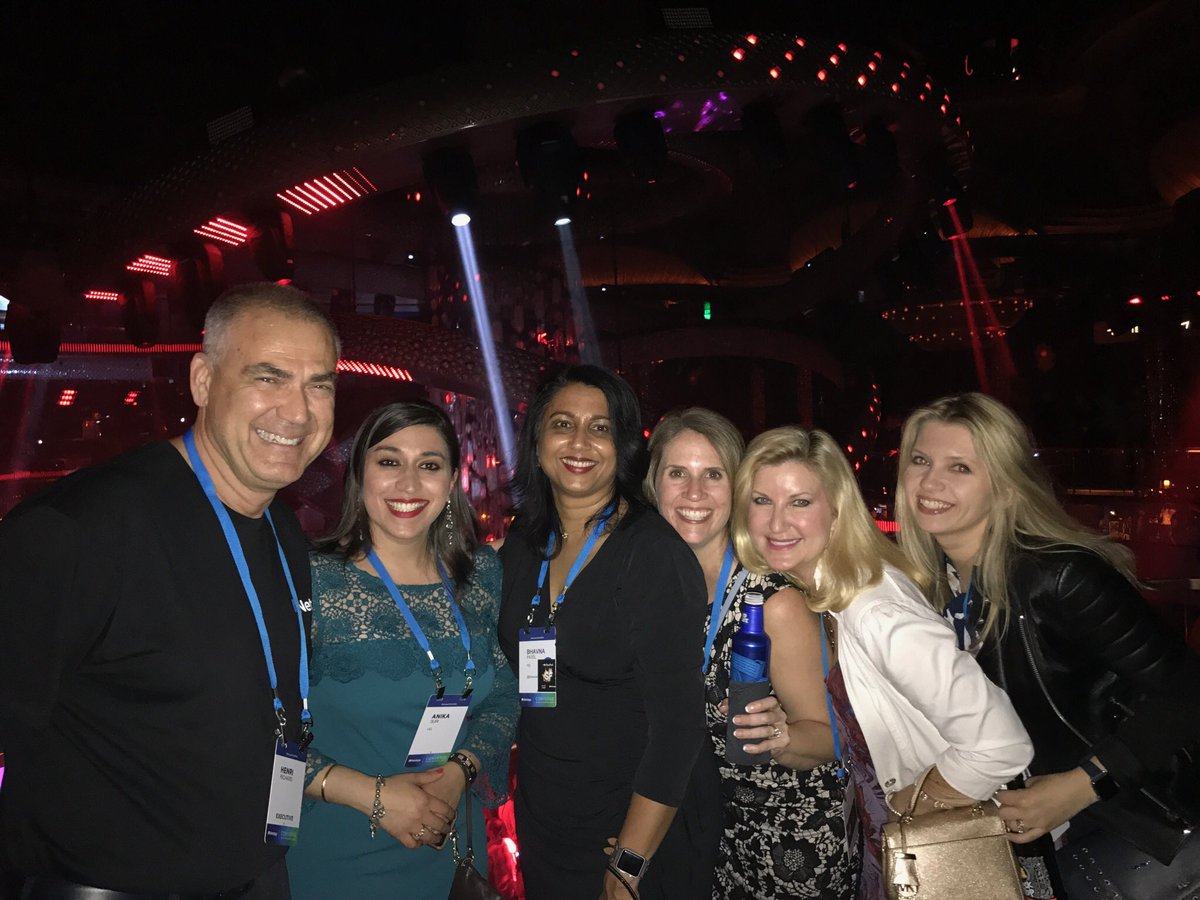 RJHolden's tweet image. Enjoying #NetAppCONVERGE with an amazing team! @FlexPod FkexPod
