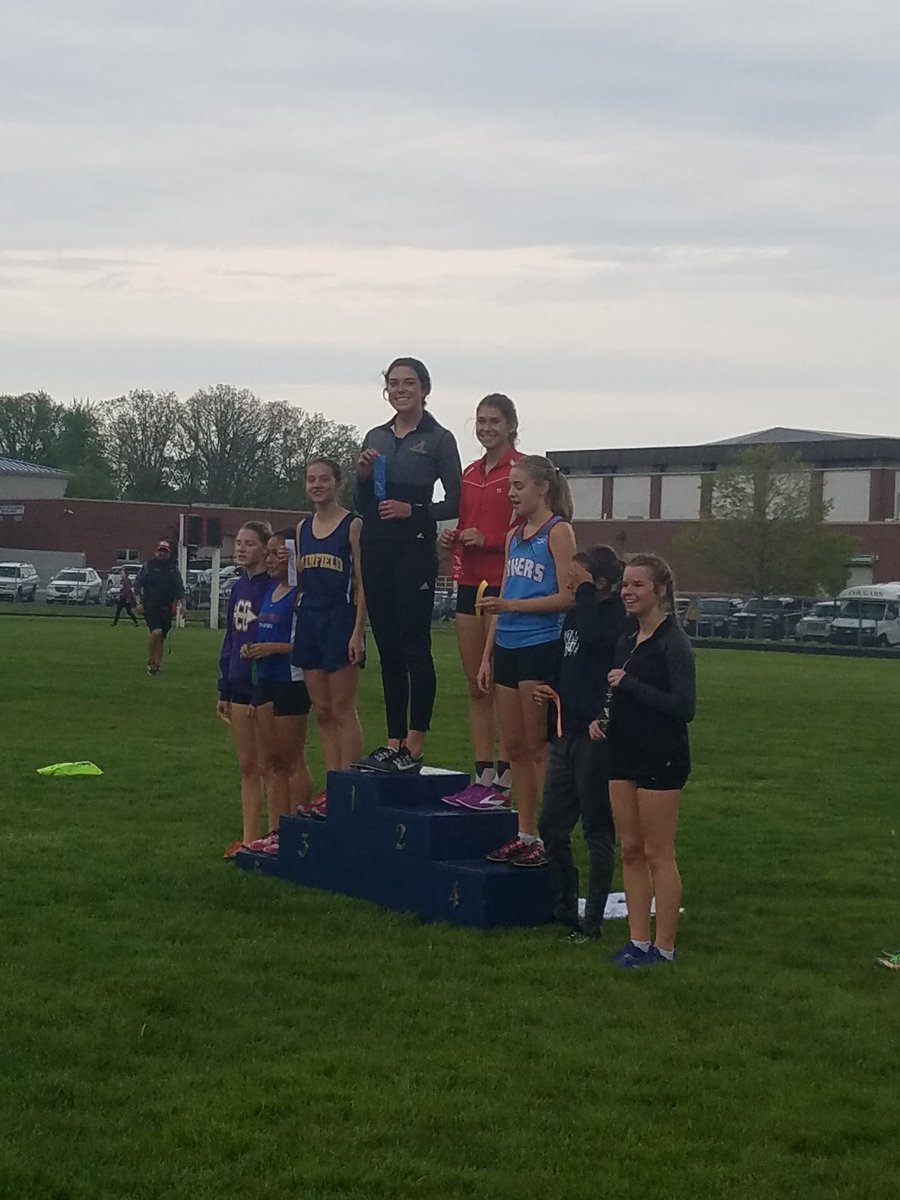 AHSGirls_Track's tweet photo. Still more pics!  #conferencechamps #APride https://t.co/BMSeqT0jDI