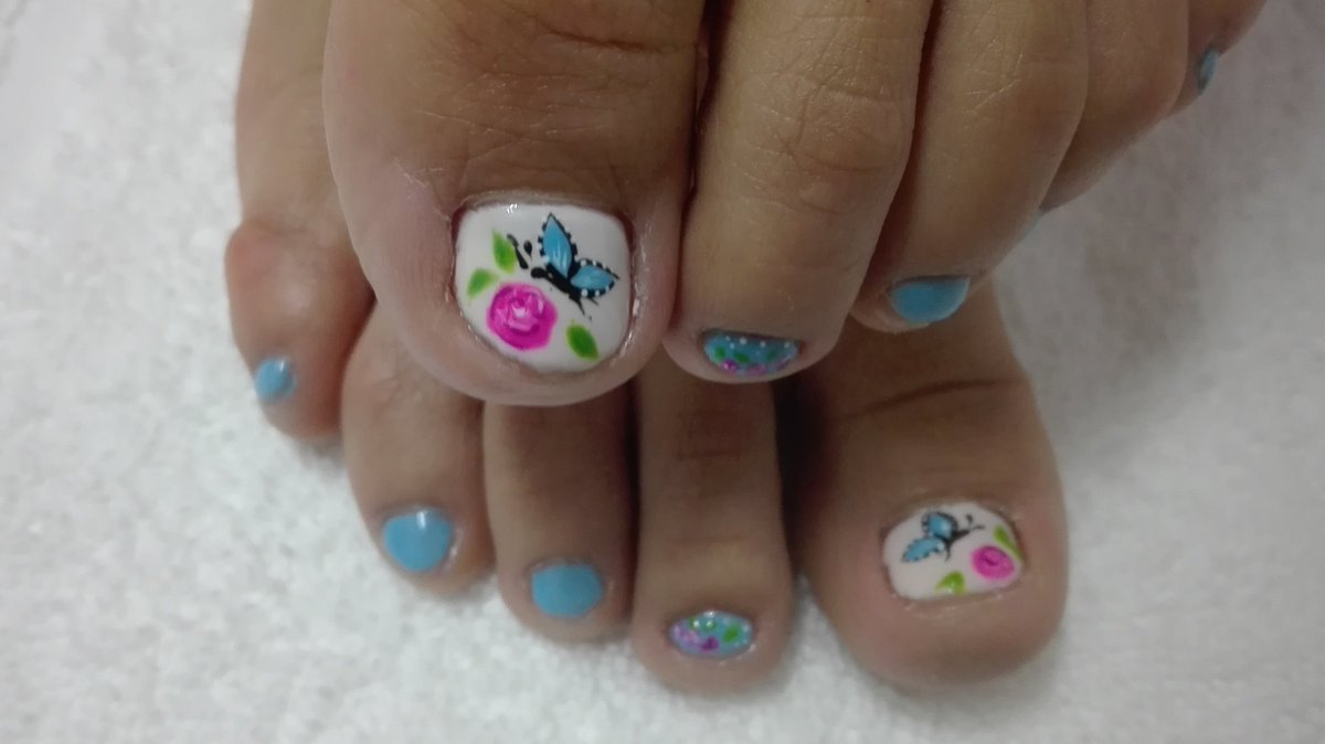 DivineNails_Tux's tweet photo. Mis pies lindos #MisUñasDivine Diseño con @glossovernails El Acrílico le hace daño a tus pies. @TuxRecomienda @TuxtlaAnuncios @I_LOVE_TGZ https://t.co/oYXTHbNqB3