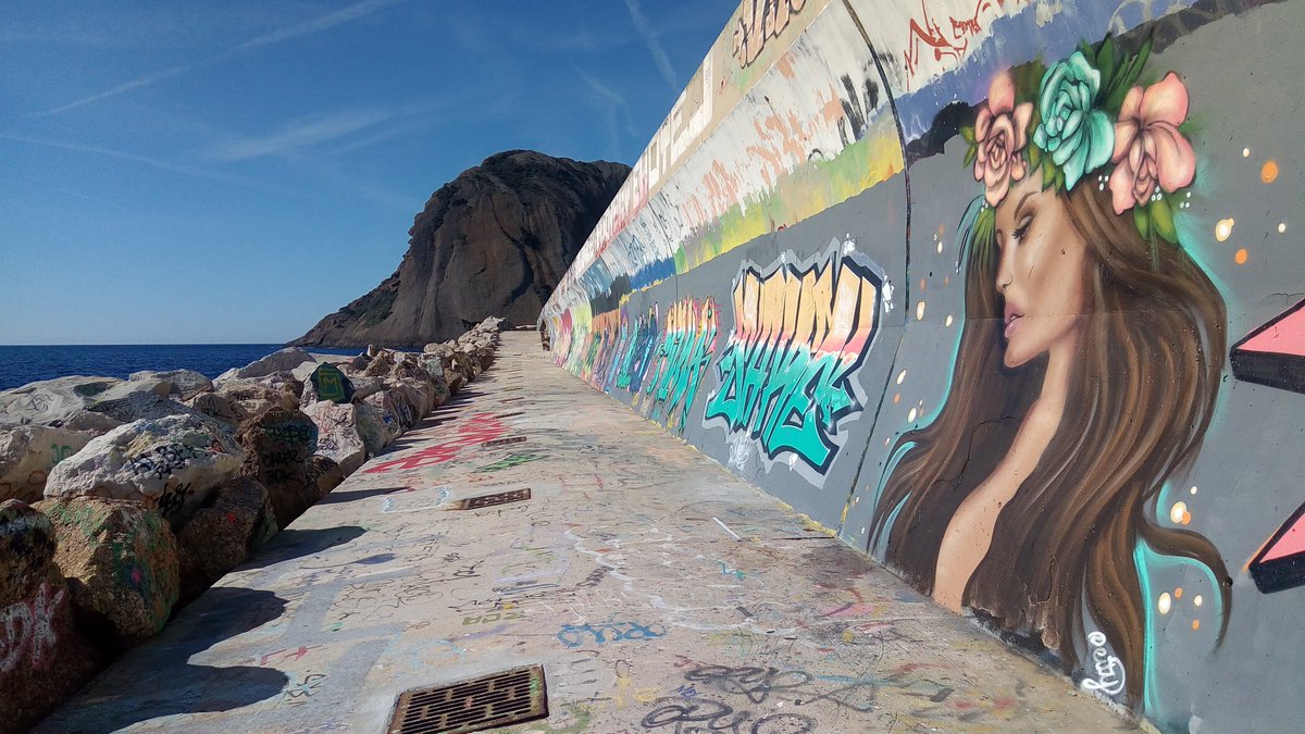 Made my way down to South France and painted in La Ciotat. Possibly the most magical place I've ever painted ⭐🌠