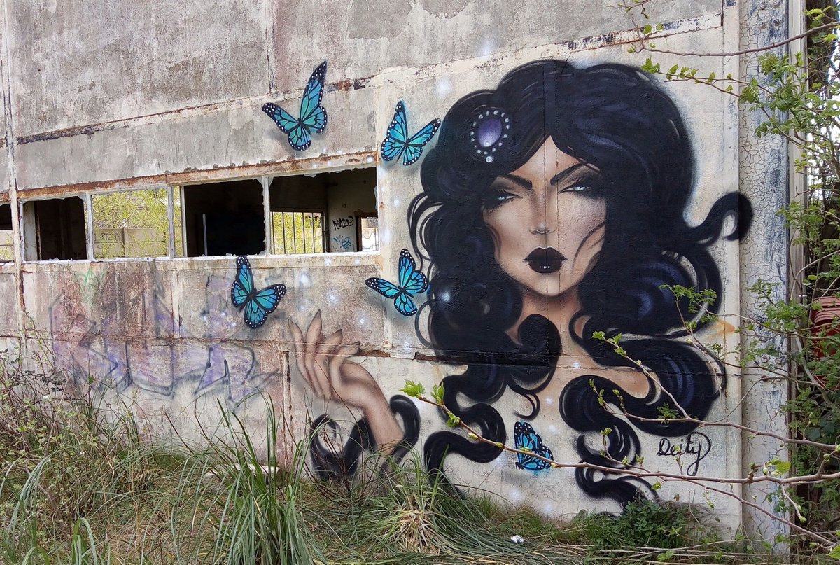 Creepin around in an abandoned French military base. #France #bandos #deityart #fewandfarwomen