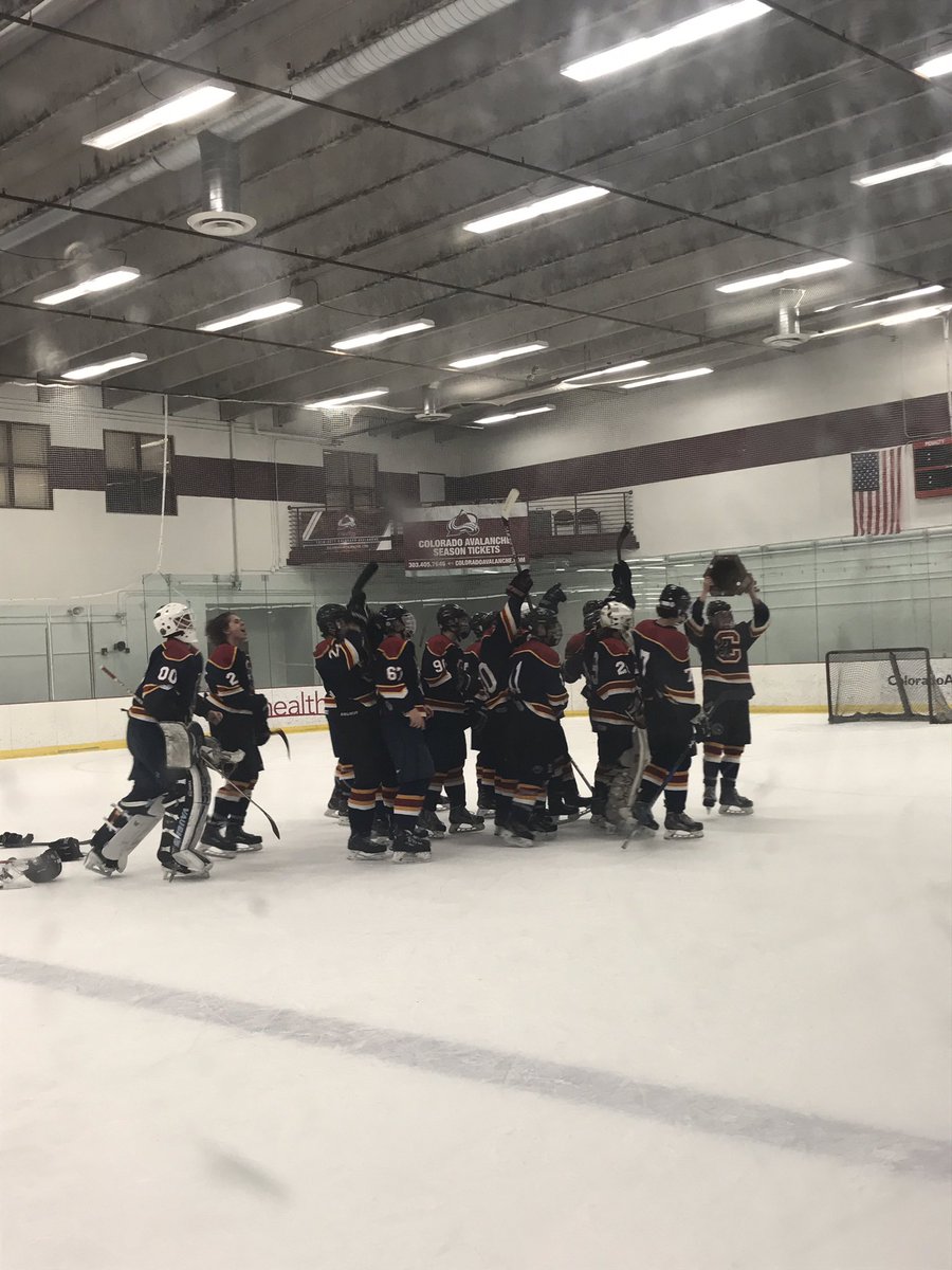 ChapIceHockey's tweet photo. ‼️🔴🔵CHAP TAKES DOWN PONDO WINNING 7-6 AND BRINGS HOME THE PARKER CUP!!!! HUGE shoutout to all of our fans who came tonight!!!!🔴🔵‼️ https://t.co/AsZVVUVs1N