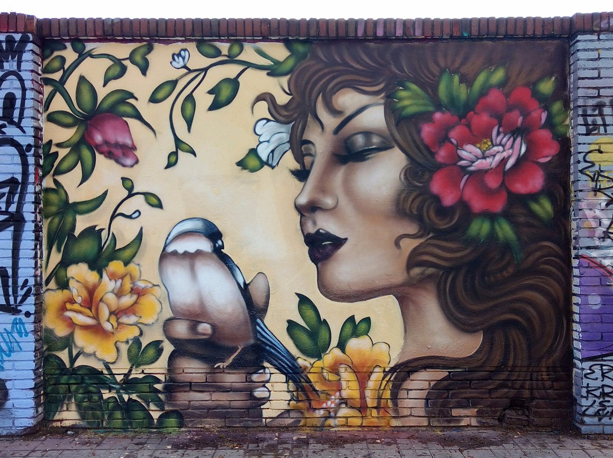 I left my heart in Spain, along with my shoes and some paint brushes. #Barcelona #Spain #ArteCallejero #deityart