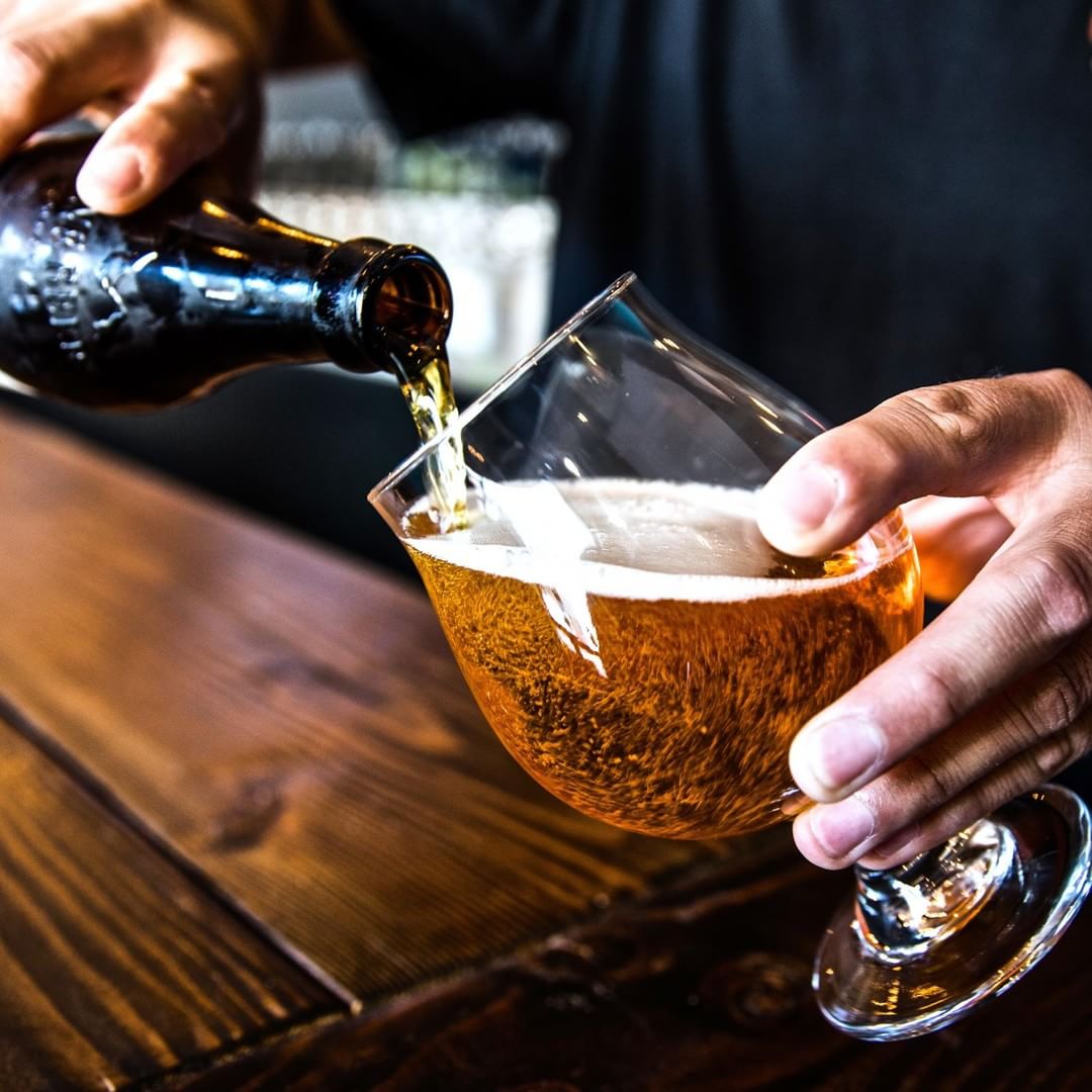 TheWall_Orange's tweet photo. BREAKING NEWS: #HappyHours are here! Mon-Fri, 4PM-6PM, $2 off on 13oz. &amp; 16oz. &amp; 20% off on food, at #TheWall. 
https://t.co/TU9lRUQsXp
#OC https://t.co/SH4oKbp8Eh