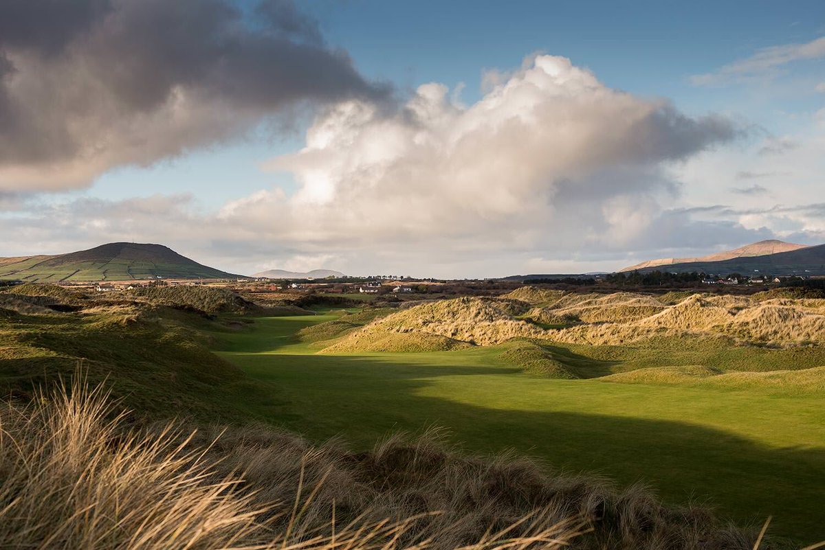 FairwaysFundays's tweet image. One of the worlds greatest golf courses on the south west tip of Ireland. Waterville is a must play during a visit to Ireland @dandibley 🇮🇪