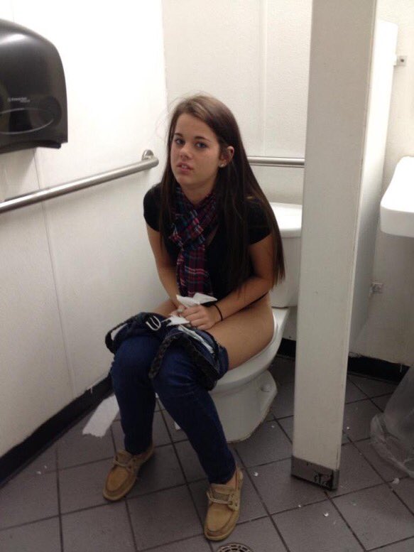 girl pooping toilet voyeur