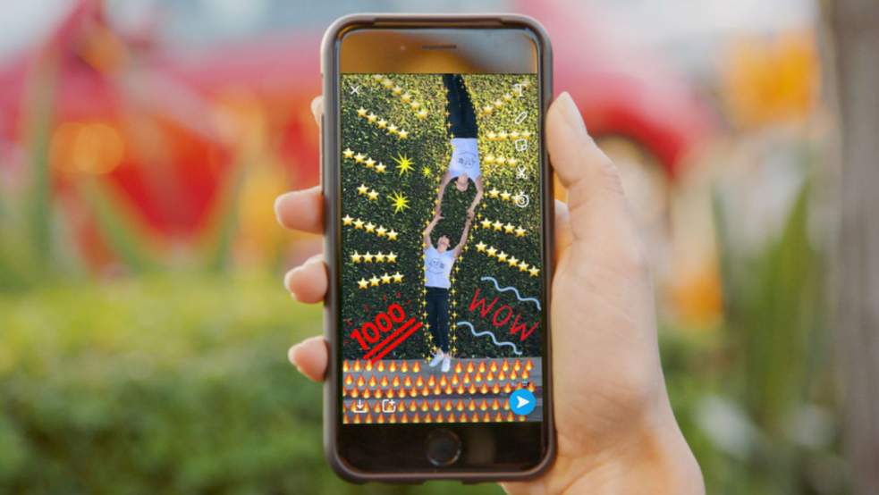 #Snapchat permet maintenant d'envoyer des snaps à durée illimitée et de les tartiner d'emojis au pinceau bit.ly/2qurmUy