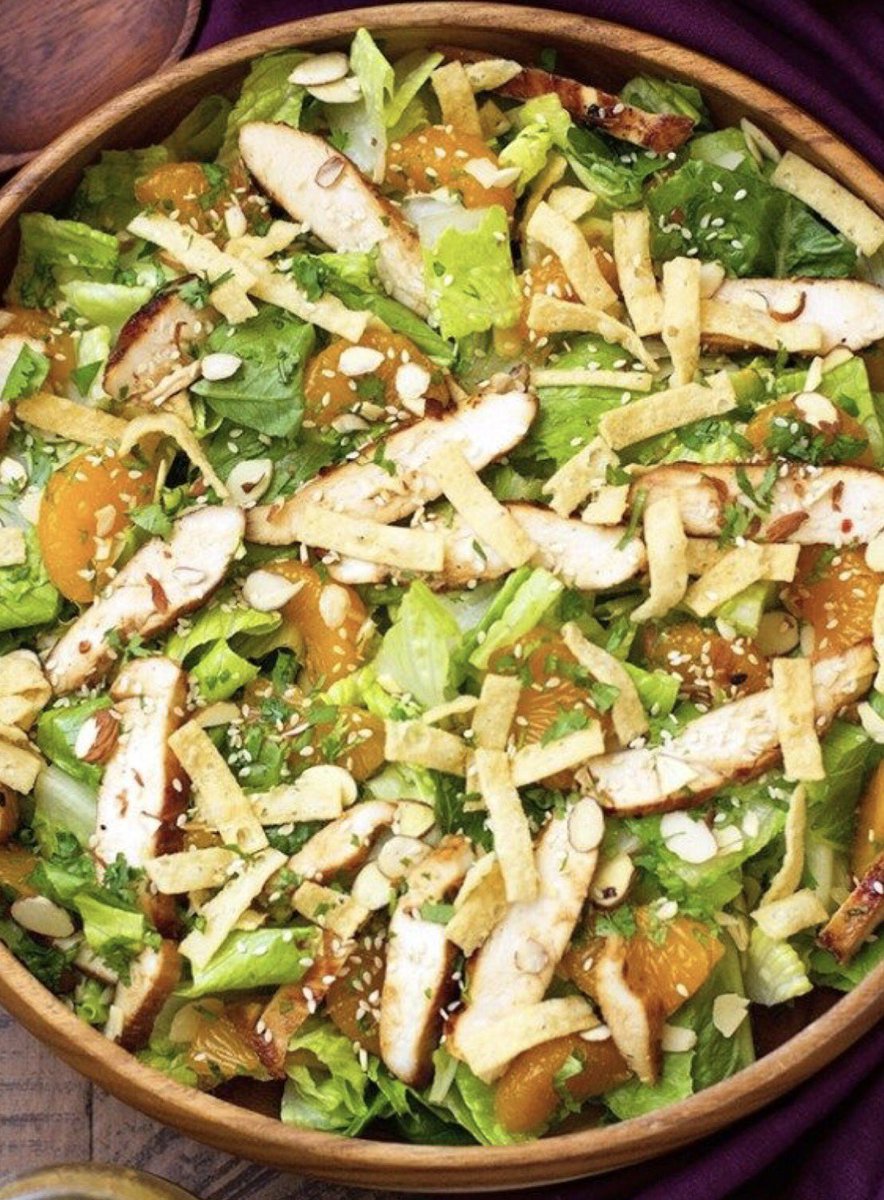AksheeBansal's tweet photo. #asian #flavoured #twistof #sesameseeds  #chickensalad #spinach #saladleaves #nuts #diredcranberries #fullofnutrition #packedwithprotein https://t.co/p1YvijtUCn