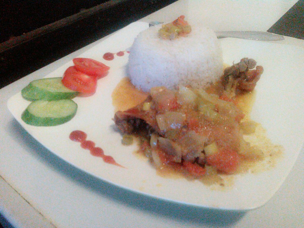 ni hari offday tanggal merah ia yg bingung buat cari makan siang nya datang aja ke Kedai Marirasa di kita ada menu Nasi Ayam Rica nya nii :)