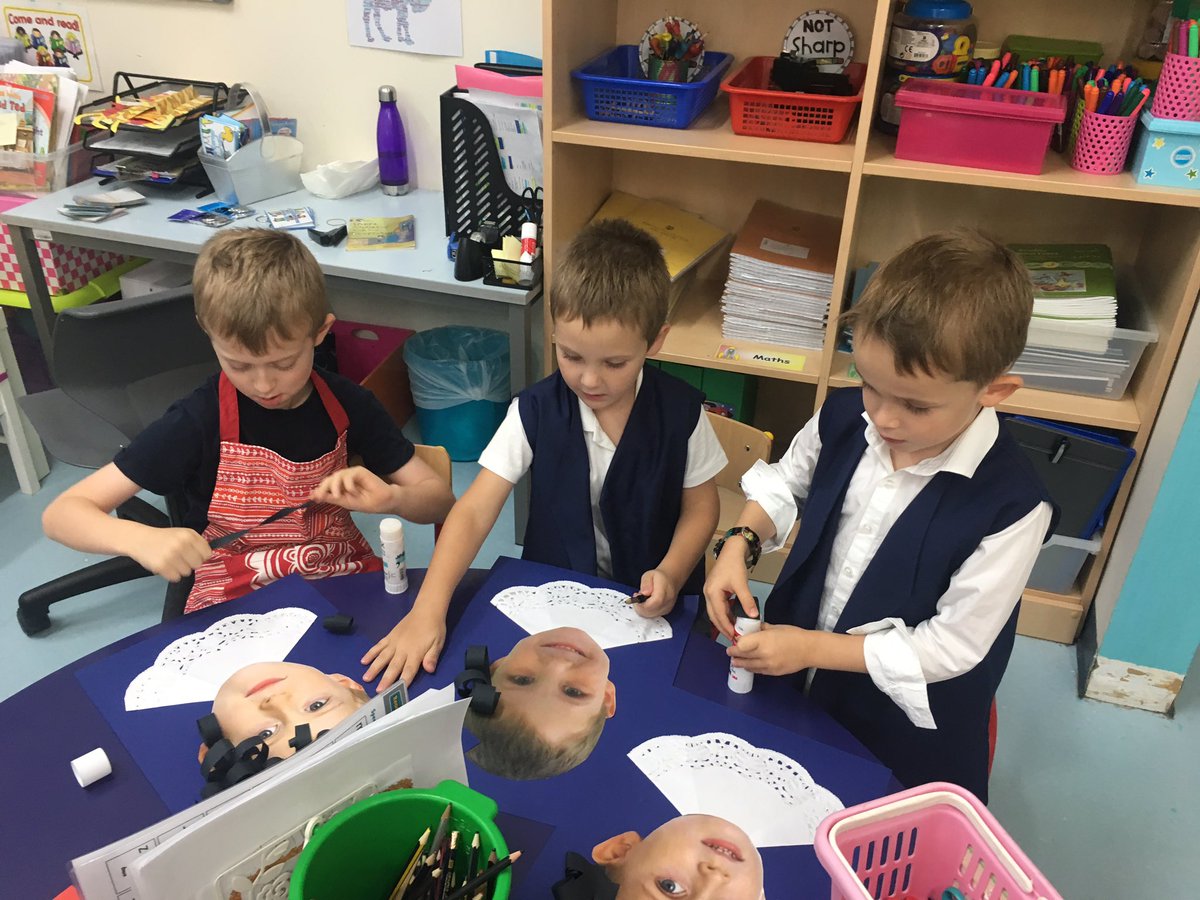 BCADyear1's tweet photo. Lots of fun for our Great Fire of London topic day #bcadyr1 https://t.co/93yuKVf3Ye