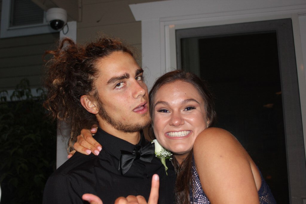 anniefergg's tweet photo. HAPPY BIRTH TO MY BEST BUD!!! (Hehe) love you so much thanks for always being a pal ❤️❤️❤️ @BuddyParks5 https://t.co/NUkp2TrHyP