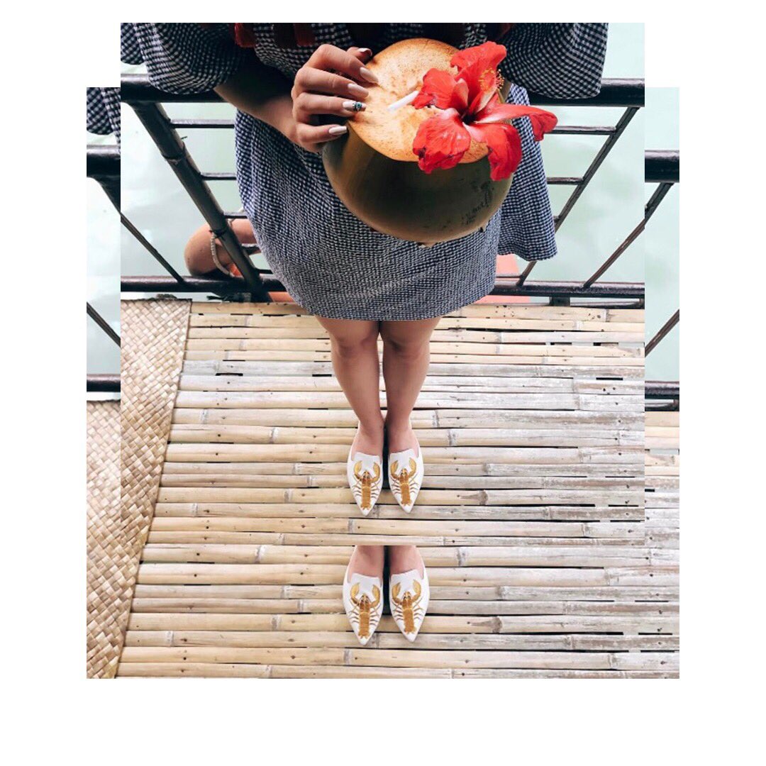 Tropical delight. 🌺 <a href="/Bangbangblond/">Bangbangblond</a> takes her lobsters out 💦 bit.ly/2nZgnS7